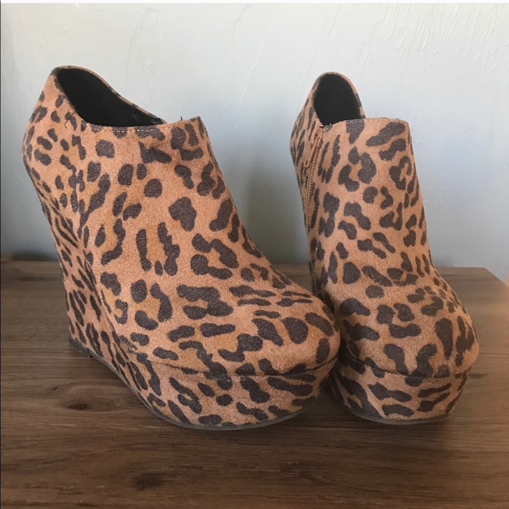 Leopard platform shoes